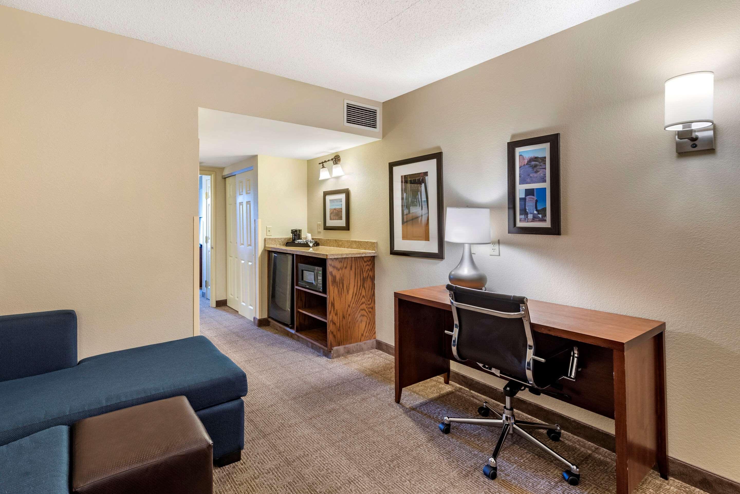 Comfort Inn & Suites Virginia Beach - Norfolk Airport Экстерьер фото