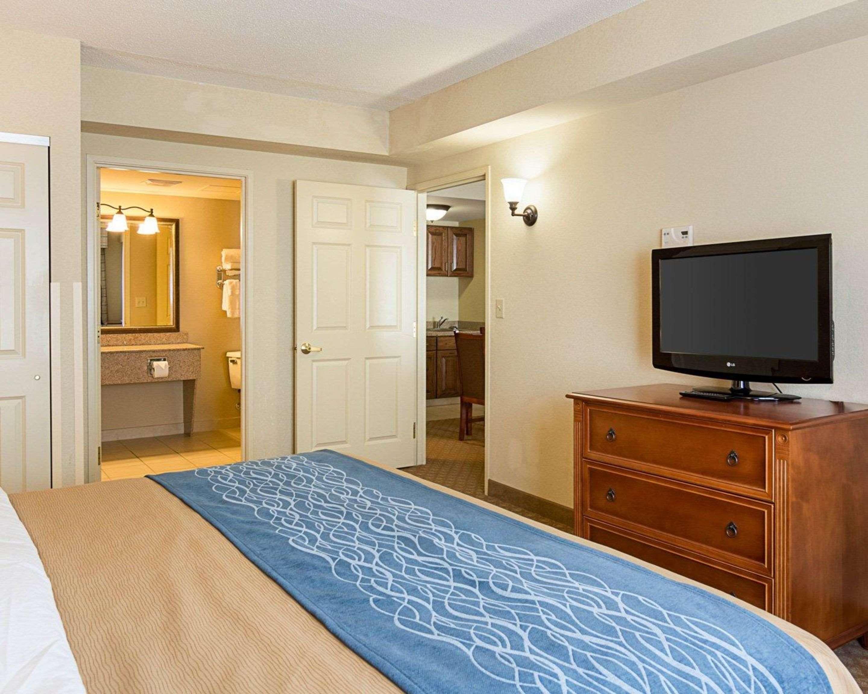 Comfort Inn & Suites Virginia Beach - Norfolk Airport Экстерьер фото