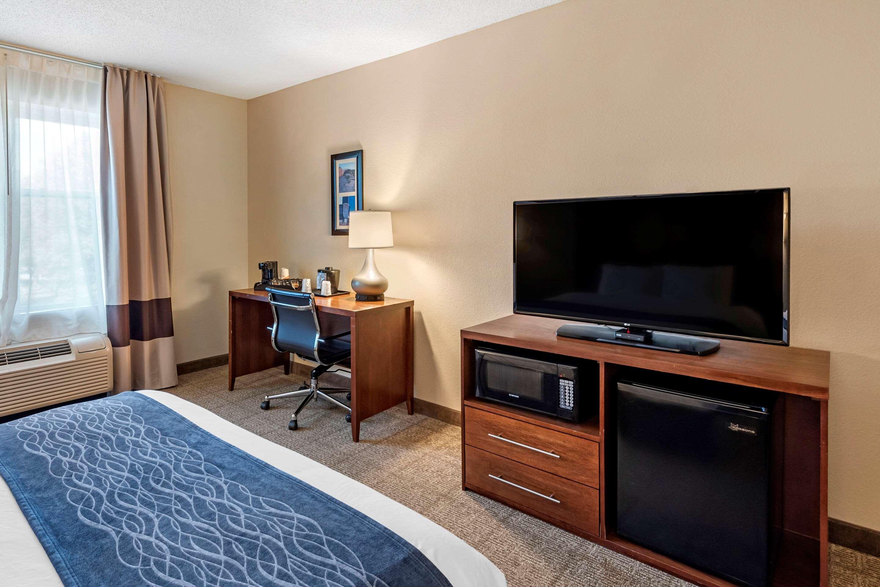 Comfort Inn & Suites Virginia Beach - Norfolk Airport Экстерьер фото