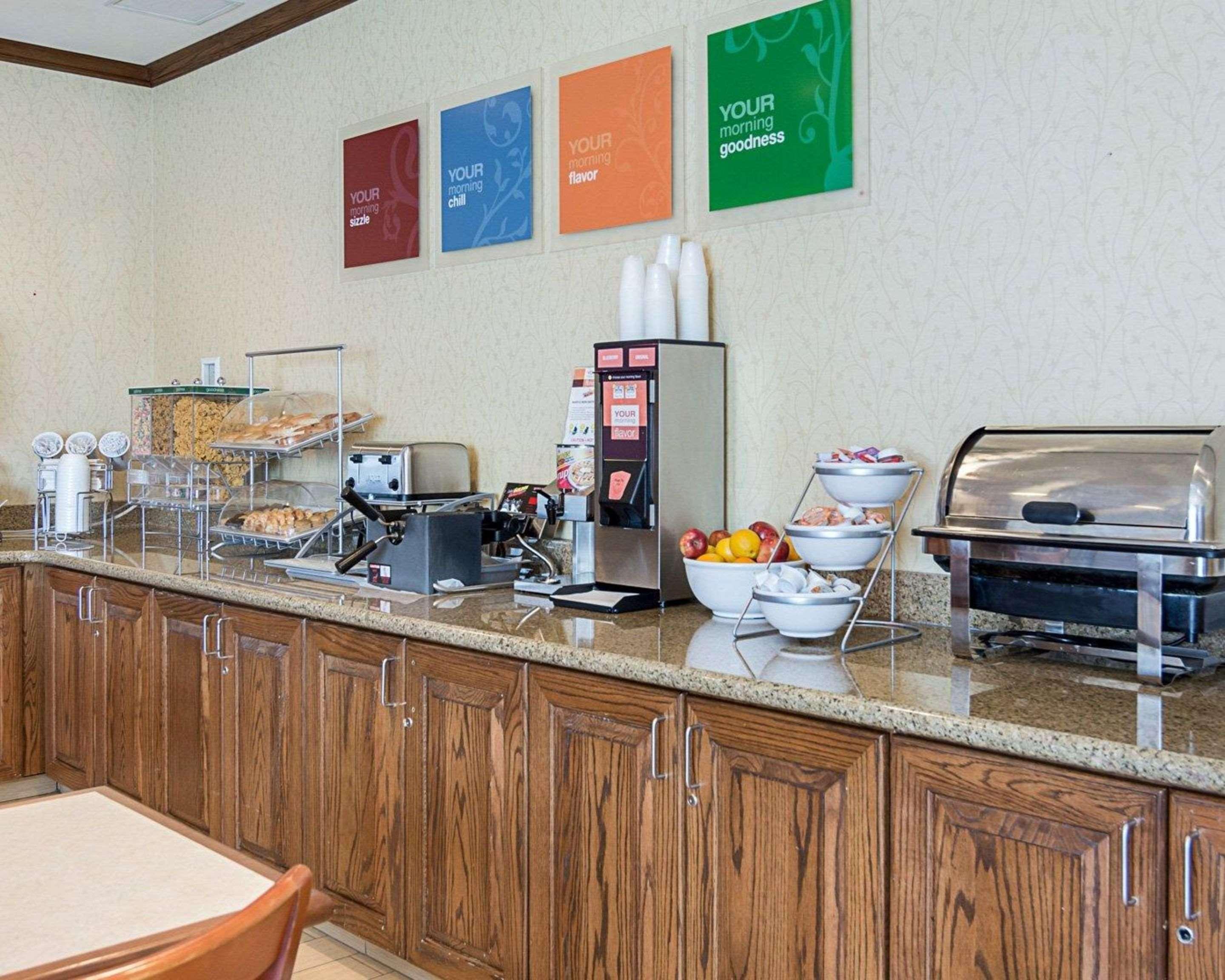 Comfort Inn & Suites Virginia Beach - Norfolk Airport Экстерьер фото