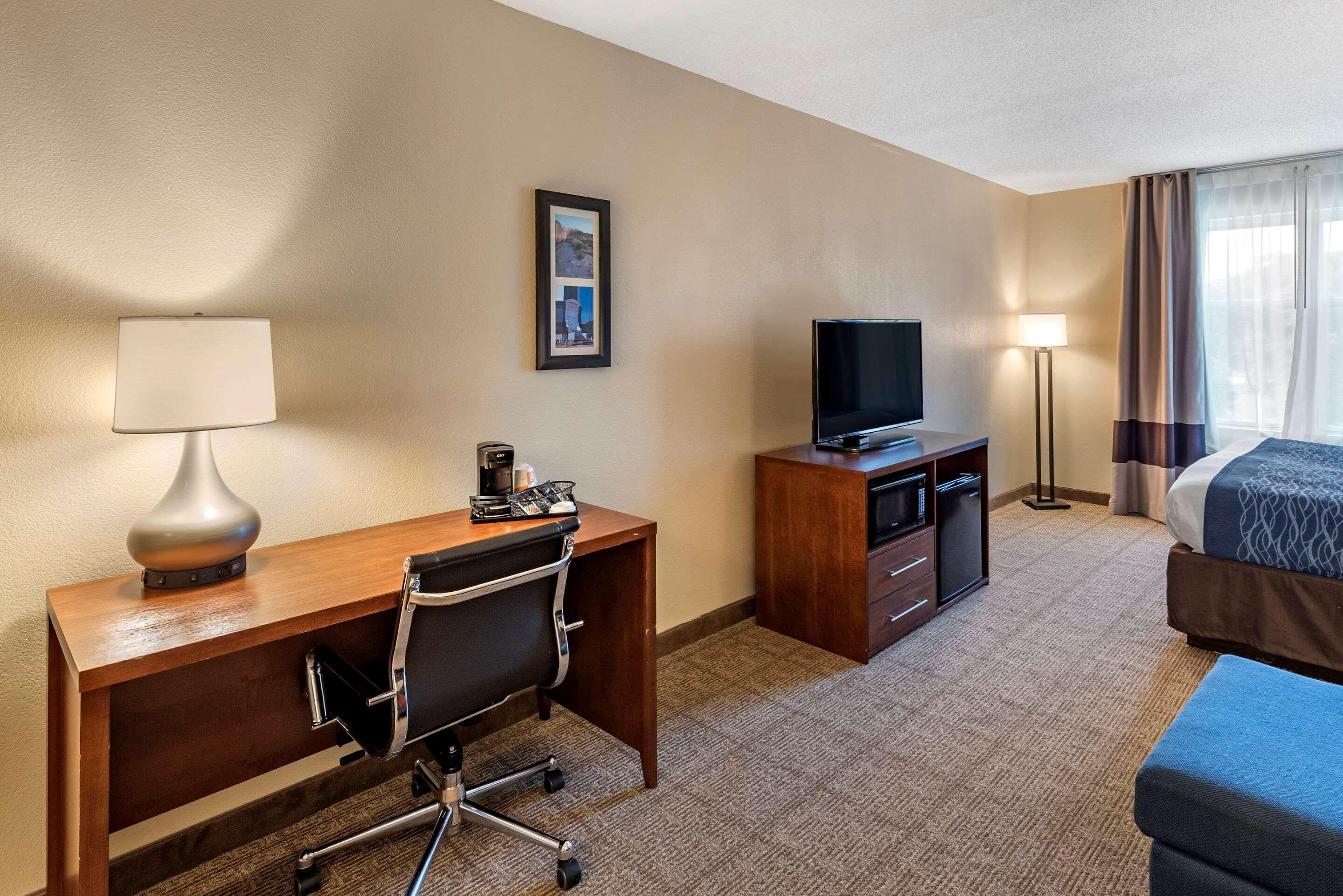 Comfort Inn & Suites Virginia Beach - Norfolk Airport Экстерьер фото